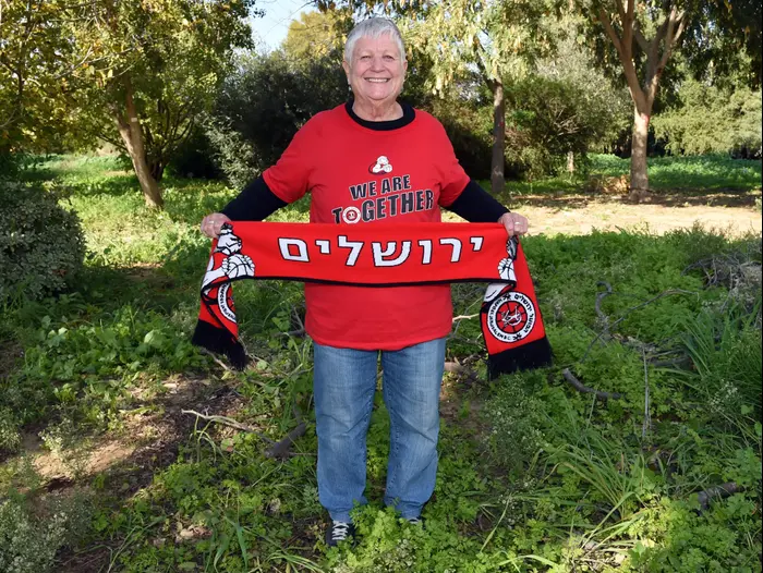 מאשקה ליטבק אוהדת הפועל ירושלים (ברני ארדוב) מאשקה ליטבק אוהדת הפועל ירושלים (ברני ארדוב)