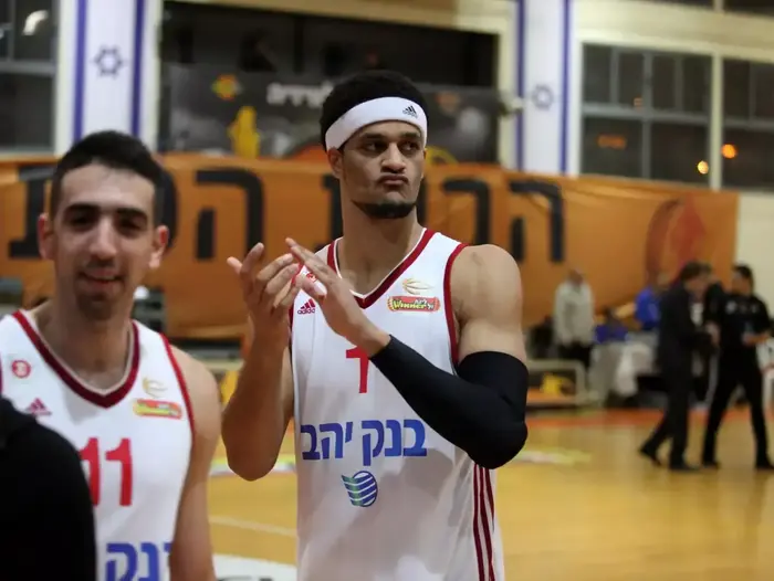 שחקני הפועל ירושלים ג'וש דאנקן, בר טימור (יוסי ציפקיס) שחקני הפועל ירושלים ג'וש דאנקן, בר טימור (יוסי ציפקיס)