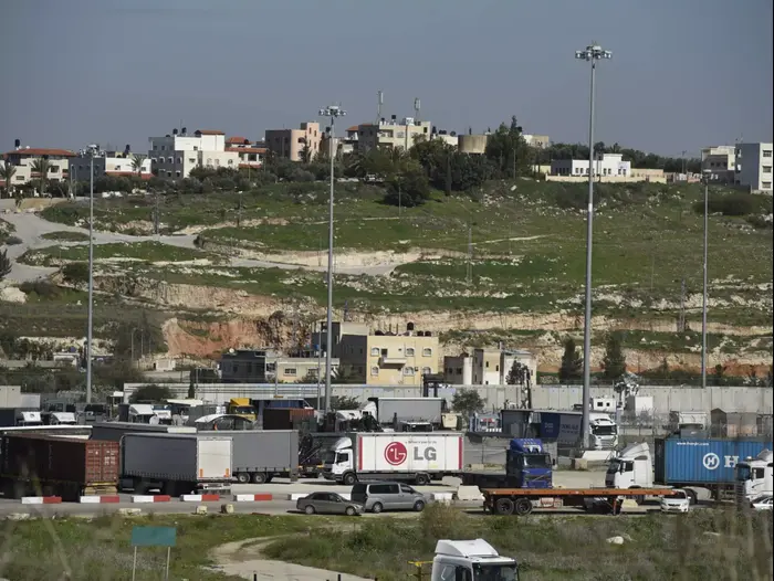 העיר הפלסטינית טול כרם (ראובן קסטרו) העיר הפלסטינית טול כרם (ראובן קסטרו)