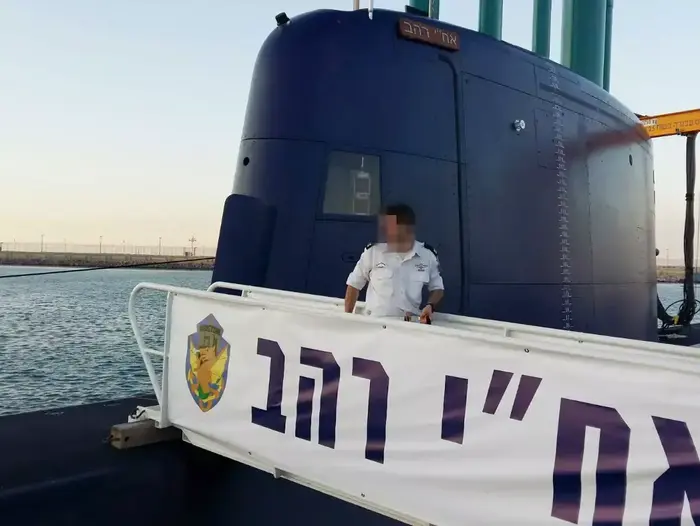 קצין בחיל הים על סיפונה של אח"י רהב (מערכת וואלה! NEWS , ב.נטע) קצין בחיל הים על סיפונה של אח"י רהב (מערכת וואלה! NEWS , ב.נטע)