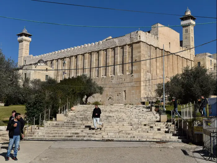 מערת המכפלה בחברון (ראובן קסטרו) מערת המכפלה בחברון (ראובן קסטרו)