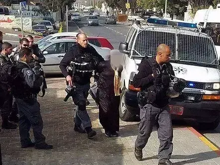 מעצר שייח התנועה האסלאמית, ירושלים. 14 בינואר 2016 (צילום מסך , טוויטר) מעצר שייח התנועה האסלאמית, ירושלים. 14 בינואר 2016 (צילום מסך , טוויטר)