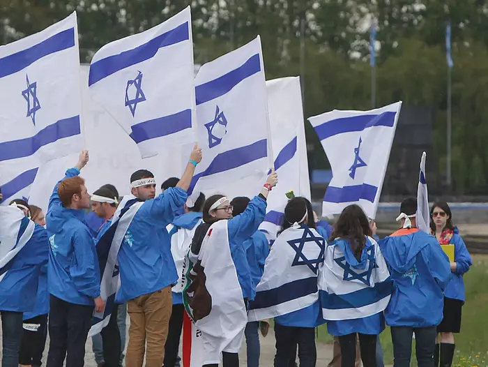 משלחות נוער למחנות הריכוז וההשמדה בפולין. 18 בינואר 2016 (AP) משלחות נוער למחנות הריכוז וההשמדה בפולין. 18 בינואר 2016 (AP)