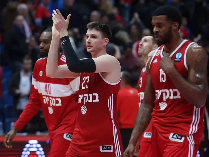 מאט ג'נינג שחקן הפועל ירושלים (אמצע) עם דונטה סמית' (קובי אליהו) מאט ג'נינג שחקן הפועל ירושלים (אמצע) עם דונטה סמית' (קובי אליהו)