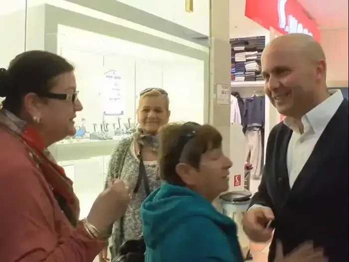 איתמר שמעוני ביום בו השתחרר ממעצר בית 1 פברואר 2016 (שי מכלוף) איתמר שמעוני ביום בו השתחרר ממעצר בית 1 פברואר 2016 (שי מכלוף)