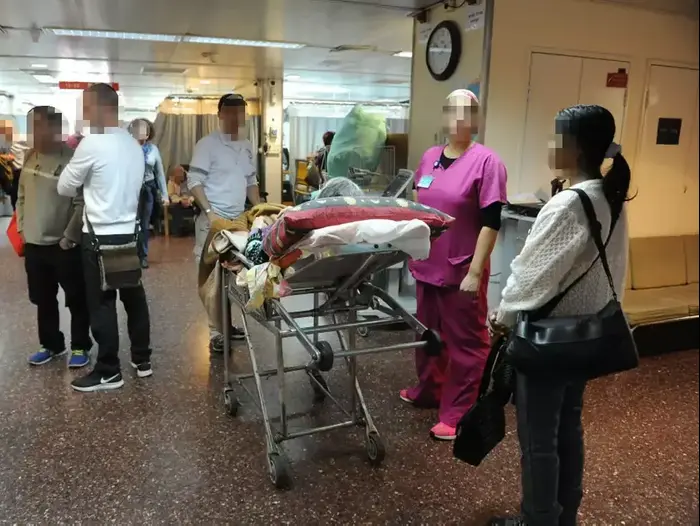 חדר מיון, תל השומר. פברואר 2015 (ראובן קסטרו) חדר מיון, תל השומר. פברואר 2015 (ראובן קסטרו)