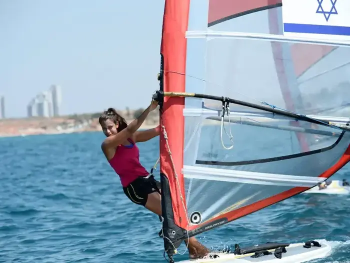 הדר הלר גולשת ישראלית (יח"צ) הדר הלר גולשת ישראלית (יח"צ)