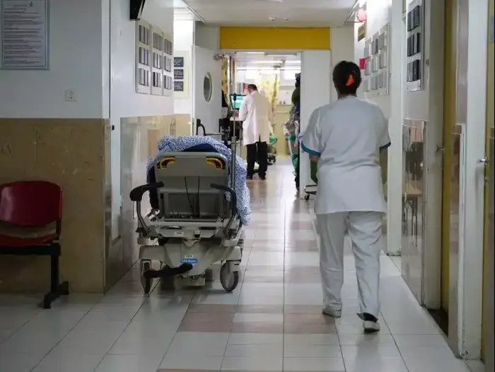 מסדרון בבית החולים בני ציון בחיפה (ערן גילווארג) מסדרון בבית החולים בני ציון בחיפה (ערן גילווארג)