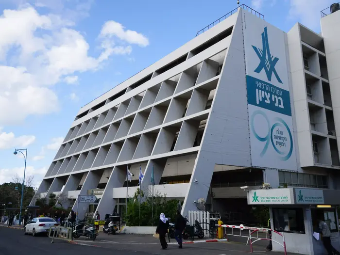 עומס בבתי החולים בחיפה - IFB עם מנהל מחלקת המיון בבית החולים "בני ציון" : מיכאל קפקא (מערכת וואלה! NEWS) עומס בבתי החולים בחיפה - IFB עם מנהל מחלקת המיון בבית החולים "בני ציון" : מיכאל קפקא (מערכת וואלה! NEWS)