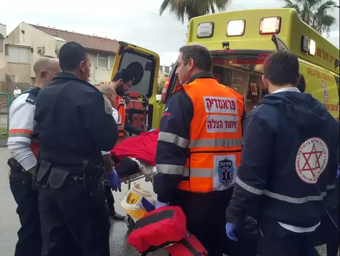 זירת דקירה ברמלה הערב (איחוד הצלה) זירת דקירה ברמלה הערב (איחוד הצלה)
