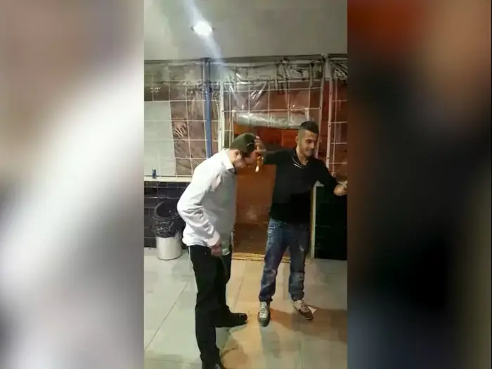 עובד בחנות בבני ברק התעלל בצעיר חרדי - ופוטר בעקבות הסערה ברשת (צילום מסך)