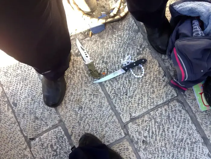 סכין שנמצאה בזירת ניסיון הפיגוע בשער שכם (מערכת וואלה! NEWS) סכין שנמצאה בזירת ניסיון הפיגוע בשער שכם (מערכת וואלה! NEWS)