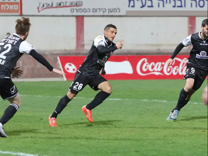 שחקן בני סכנין פיראס מוגרבי (אדריאן הרבשטיין) שחקן בני סכנין פיראס מוגרבי (אדריאן הרבשטיין)