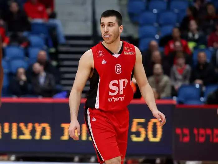 שחקן הפועל תל אביב תמיר בלאט (קובי אליהו) שחקן הפועל תל אביב תמיר בלאט (קובי אליהו)