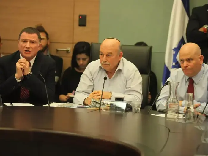 יו"ר הכנסת יולי אדלשטיין וייו"ר הוועדה ניסן סלומינסקי בוועדת חוק חוקה ומשפט (מערכת וואלה! NEWS , קרדיט דוברות הכנסת) יו"ר הכנסת יולי אדלשטיין וייו"ר הוועדה ניסן סלומינסקי בוועדת חוק חוקה ומשפט (מערכת וואלה! NEWS , קרדיט דוברות הכנסת)