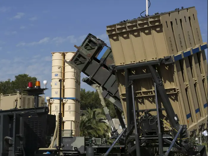 מערכת כיפת ברזל, במהלך תרגיל משותף של ישראל וארצות הברית, בסיס חצור. פברואר 2016 (רויטרס) מערכת כיפת ברזל, במהלך תרגיל משותף של ישראל וארצות הברית, בסיס חצור. פברואר 2016 (רויטרס)