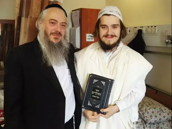 יוסף סטיונוב חולה המופיליה שעבר ברית מילה בבית החולים מעייני הישועה בבני ברק (ספק 500 , יקי אדמקר צולם במצלמת וואווי) יוסף סטיונוב חולה המופיליה שעבר ברית מילה בבית החולים מעייני הישועה בבני ברק (ספק 500 , יקי אדמקר צולם במצלמת וואווי)