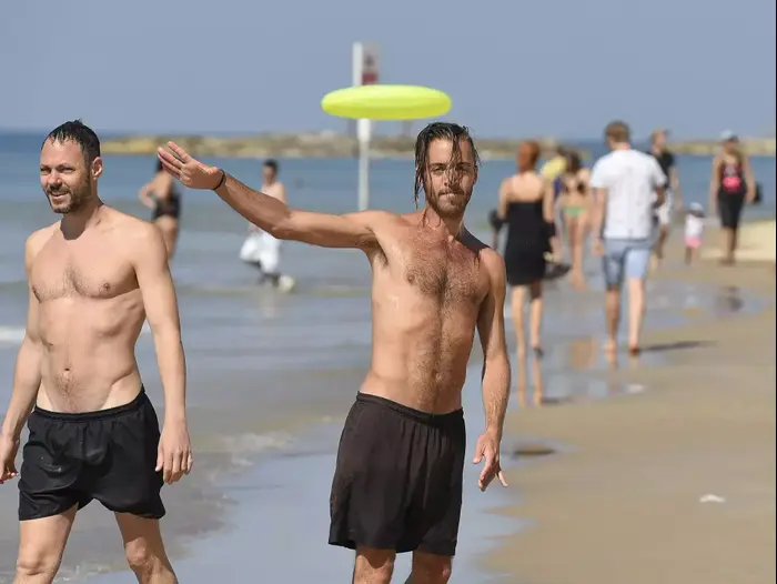 חוף הים בתל אביב. 29 בפברואר 2016 (ראובן קסטרו) חוף הים בתל אביב. 29 בפברואר 2016 (ראובן קסטרו)