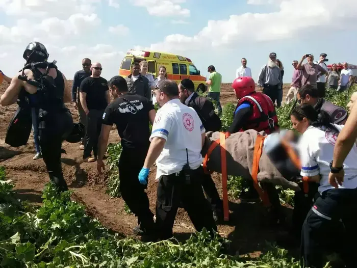 גבר התרסק עם מצנח רחיפה באשדוד (מד"א) גבר התרסק עם מצנח רחיפה באשדוד (מד"א)