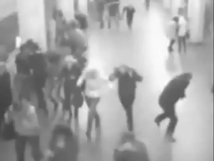 תיעוד: כך נראה הפיצוץ בתחנת הרכבת התחתית בבריסל (מערכת וואלה! NEWS) תיעוד: כך נראה הפיצוץ בתחנת הרכבת התחתית בבריסל (מערכת וואלה! NEWS)