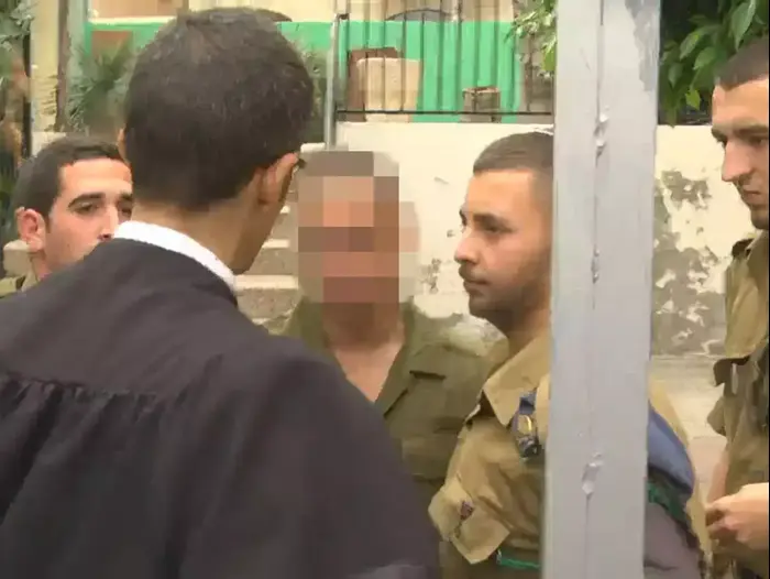 החייל החשוד שירה למוות במחבל חי בחברון מובא לדיון בהארכת מעצרו בבית הדין הצבאי ביפו, 25 במרץ 2016 (מאצ'י הוף ) החייל החשוד שירה למוות במחבל חי בחברון מובא לדיון בהארכת מעצרו בבית הדין הצבאי ביפו, 25 במרץ 2016 (מאצ'י הוף )