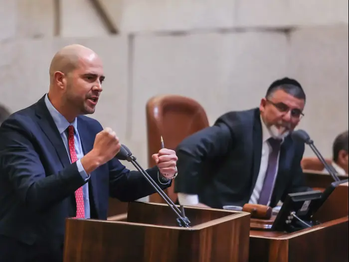 חבר הכנסת אמיר אוחנה נואם במליאת הכנסת (נועם מושקוביץ) חבר הכנסת אמיר אוחנה נואם במליאת הכנסת (נועם מושקוביץ)