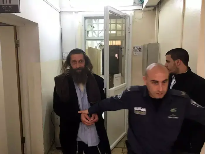 אליהו לרנר חשוד בחטיפת בחור לוקה בנפשו כדי לאלצו לשמש כבאבא. בית משפט השלום ירושלים. 29 במרץ 2016 (יוסי אלי ) אליהו לרנר חשוד בחטיפת בחור לוקה בנפשו כדי לאלצו לשמש כבאבא. בית משפט השלום ירושלים. 29 במרץ 2016 (יוסי אלי )