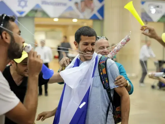 הגולש שחר צוברי (יוסי ציפקיס) הגולש שחר צוברי (יוסי ציפקיס)