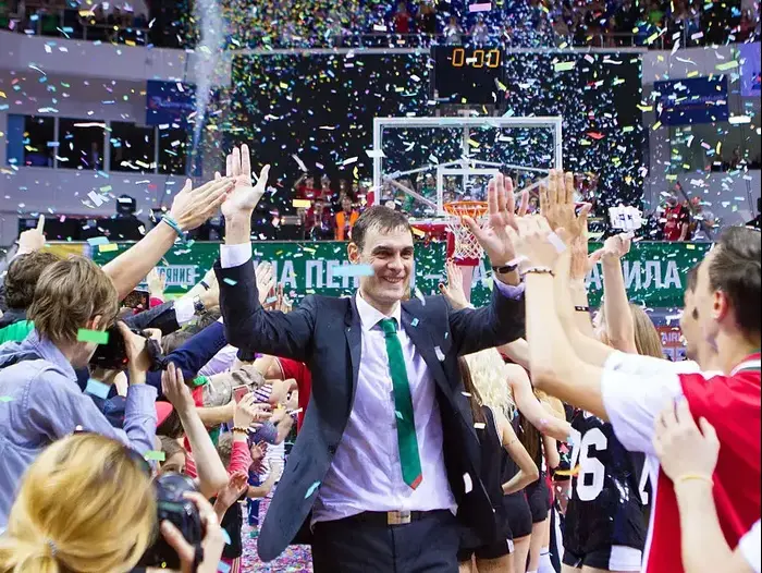 מאמן לוקומוטיב קובאן יורגוס ברצוקאס (GettyImages) מאמן לוקומוטיב קובאן יורגוס ברצוקאס (GettyImages)