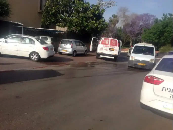 בן 27 נדקר למוות ברחוב אח"י אילת בכפר יונה. 2 במאי 2016 (מד"א , תיעוד מבצעי מד"א) בן 27 נדקר למוות ברחוב אח"י אילת בכפר יונה. 2 במאי 2016 (מד"א , תיעוד מבצעי מד"א)