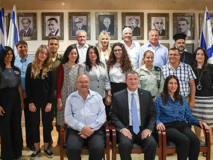 מדליקי המשואות ביום העצמאות עם יו"ר הכנסת יולי אדלשטיין, שרת התרבות והספורט מירי רגב. מבואת יו"ר הכנסת 9 במאי 2016 (נועם מושקוביץ) מדליקי המשואות ביום העצמאות עם יו"ר הכנסת יולי אדלשטיין, שרת התרבות והספורט מירי רגב. מבואת יו"ר הכנסת 9 במאי 2016 (נועם מושקוביץ)