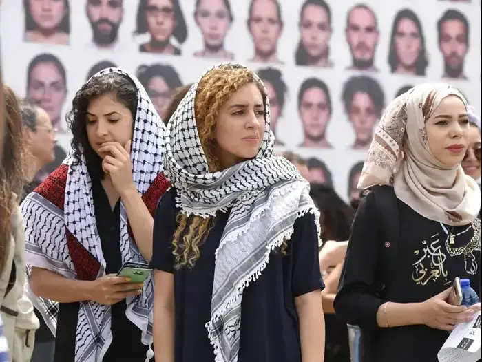 הפגנה בנוגע לאירועי יום הנכבה, אוניברסיטת תל אביב. 15 במאי 2016 (ראובן קסטרו) הפגנה בנוגע לאירועי יום הנכבה, אוניברסיטת תל אביב. 15 במאי 2016 (ראובן קסטרו)