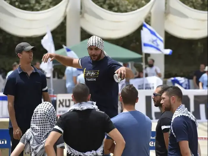 הפגנה בנוגע לאירועי יום הנכבה, אוניברסיטת תל אביב. 15 במאי 2016 (ראובן קסטרו) הפגנה בנוגע לאירועי יום הנכבה, אוניברסיטת תל אביב. 15 במאי 2016 (ראובן קסטרו)