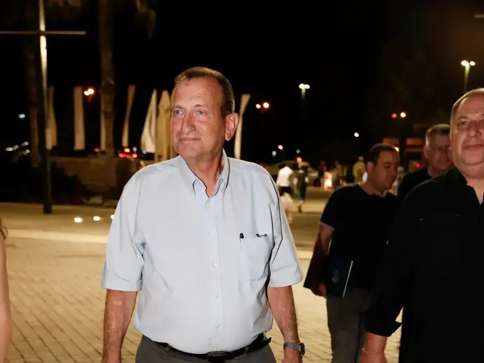 רון חולדאי (אלירן אביטל) רון חולדאי (אלירן אביטל)