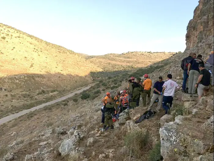 חילוץ שני מטיילים שנפגעו קשה ובינוני במצוקי בית אריה שבשומרון (מד"א) חילוץ שני מטיילים שנפגעו קשה ובינוני במצוקי בית אריה שבשומרון (מד"א)
