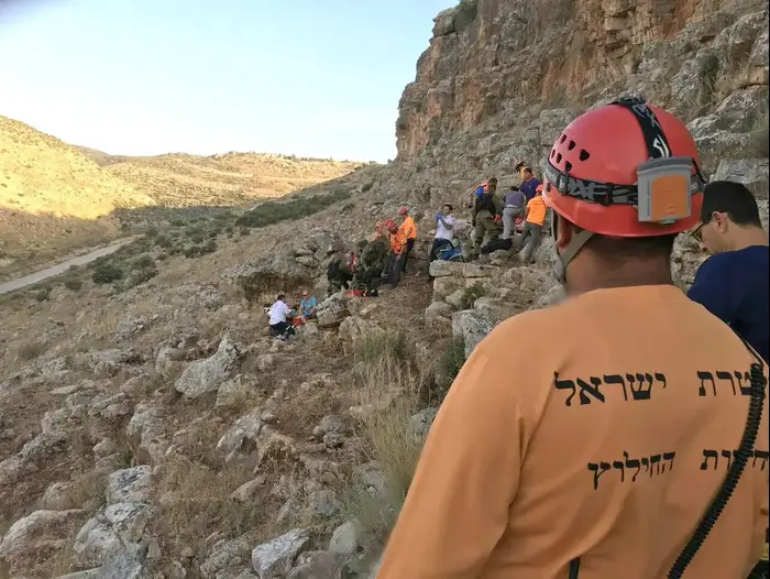 חילוץ שני מטיילים שנפגעו קשה ובינוני במצוקי בית אריה שבשומרון (מד"א) חילוץ שני מטיילים שנפגעו קשה ובינוני במצוקי בית אריה שבשומרון (מד"א)
