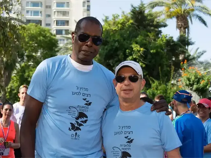 אולסי פרי עם מיקי ברקוביץ (יח"צ) אולסי פרי עם מיקי ברקוביץ (יח"צ)