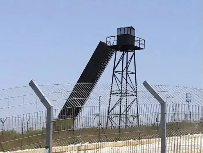 מגדלי שמירה שצצו בצדו הלבנוני של הגבול (מערכת וואלה! NEWS) מגדלי שמירה שצצו בצדו הלבנוני של הגבול (מערכת וואלה! NEWS)