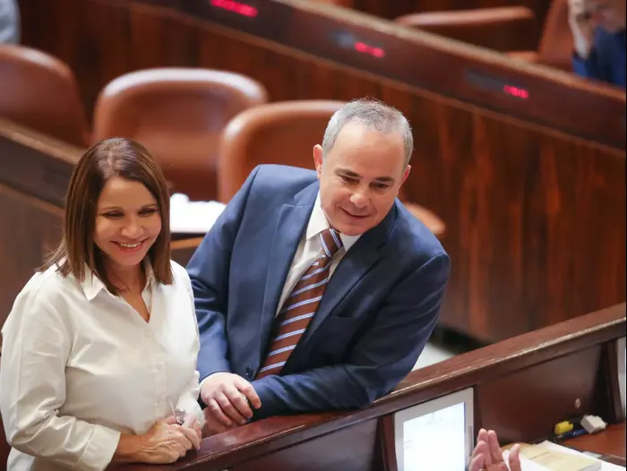 השר יובל שטייניץ וח"כ שלי יחימוביץ', פתיחת מושב הקיץ של הכנסת, 23 במאי 2016 (נועם מושקוביץ) השר יובל שטייניץ וח"כ שלי יחימוביץ', פתיחת מושב הקיץ של הכנסת, 23 במאי 2016 (נועם מושקוביץ)