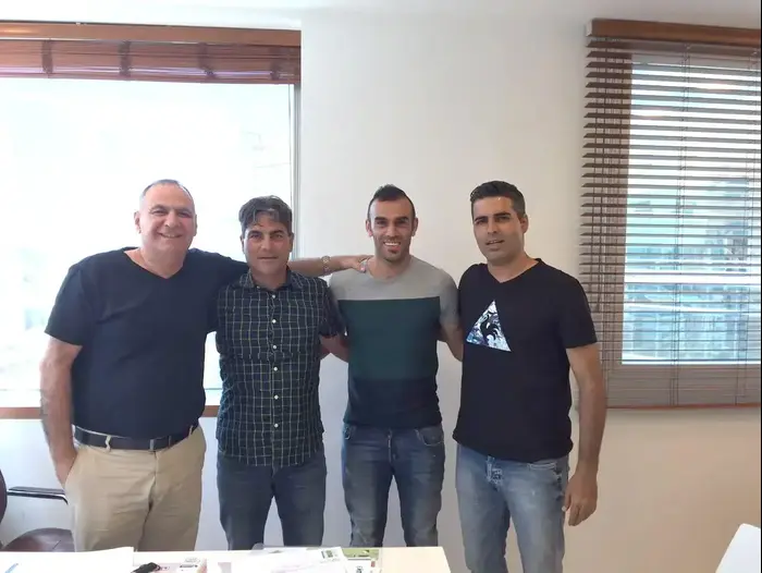 חיים סילבס, ויאם עמאשה, אשר אלון הפועל רעננה (אתר רשמי , האתר הרשמי של הפועל רעננה) חיים סילבס, ויאם עמאשה, אשר אלון הפועל רעננה (אתר רשמי , האתר הרשמי של הפועל רעננה)