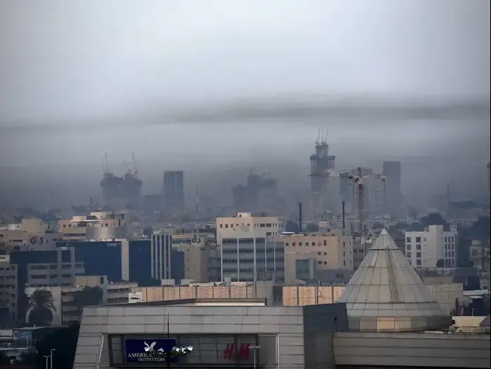זיהום האוויר בשמיי גוש דן בבוקר שאחרי מדורות ל"ג בעומר, 26 במאי (ראובן קסטרו)
