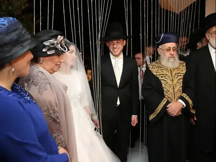 חתונת הרב יוסף - החתן והכלה תחת החופה (מערכת וואלה! NEWS , יעקב כהן) חתונת הרב יוסף - החתן והכלה תחת החופה (מערכת וואלה! NEWS , יעקב כהן)
