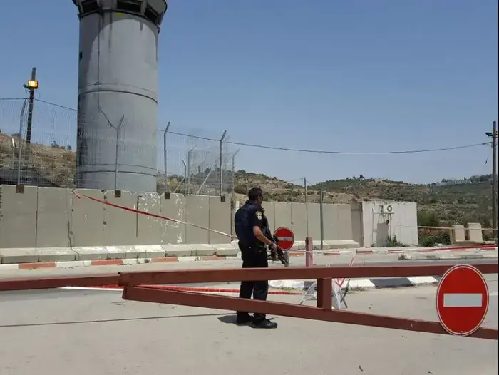 זירת ניסיון פיגוע ליד הישוב עינב (ספק 500 , זכריה סעדה רבנים למען זכויות אדם ממקום ניסיון הפיגוע) זירת ניסיון פיגוע ליד הישוב עינב (ספק 500 , זכריה סעדה רבנים למען זכויות אדם ממקום ניסיון הפיגוע)