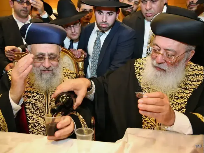 הרב יוסף עם הרב עמאר חתונת הרב יוסף (מערכת וואלה! NEWS , יעקב כהן) הרב יוסף עם הרב עמאר חתונת הרב יוסף (מערכת וואלה! NEWS , יעקב כהן)