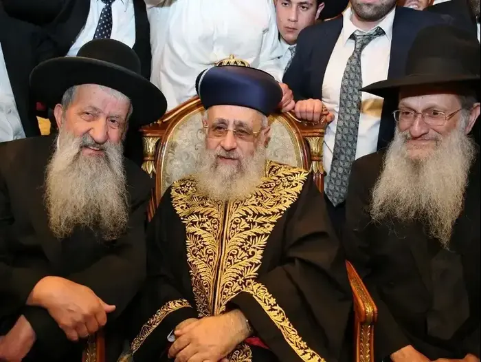 הרב מוצפי מצד שמאל והרב יוסף במרכז חתונת הרב יוסף (מערכת וואלה! NEWS , יעקב כהן) הרב מוצפי מצד שמאל והרב יוסף במרכז חתונת הרב יוסף (מערכת וואלה! NEWS , יעקב כהן)