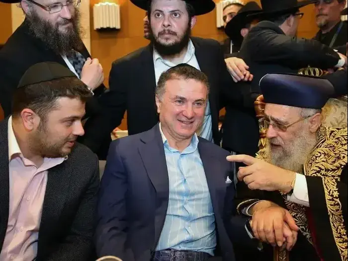 הרב יוסף, מיכו ויצחק מירלשוילי חתונת בתו של הרב יוסף (מערכת וואלה! NEWS , יעקב כהן) הרב יוסף, מיכו ויצחק מירלשוילי חתונת בתו של הרב יוסף (מערכת וואלה! NEWS , יעקב כהן)