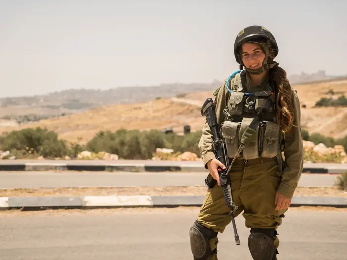 סמל גיל סלבר, לוחמת בפלוגת ראם בגדוד תבור, כיכר אדם בבנימין. יוני 2016 (דובר צה"ל) סמל גיל סלבר, לוחמת בפלוגת ראם בגדוד תבור, כיכר אדם בבנימין. יוני 2016 (דובר צה"ל)