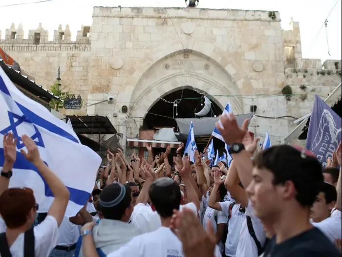 מצעד הדגלים המסורתי של יום ירושלים שער שכם (נועם מושקוביץ) מצעד הדגלים המסורתי של יום ירושלים שער שכם (נועם מושקוביץ)