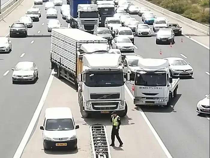 חסימת כביש 431 לטובת שחזור תאונת דרכים שארעה שבוע שעבר. 8 ביוני 2016 (מערכת וואלה! NEWS) חסימת כביש 431 לטובת שחזור תאונת דרכים שארעה שבוע שעבר. 8 ביוני 2016 (מערכת וואלה! NEWS)