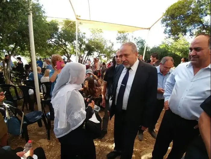 שר הביטחון אביגדור ליברמן בטקס לציון עשור למלחמת לבנון השנייה, הר אדיר. יוני 2016 (שלומי גבאי) שר הביטחון אביגדור ליברמן בטקס לציון עשור למלחמת לבנון השנייה, הר אדיר. יוני 2016 (שלומי גבאי)